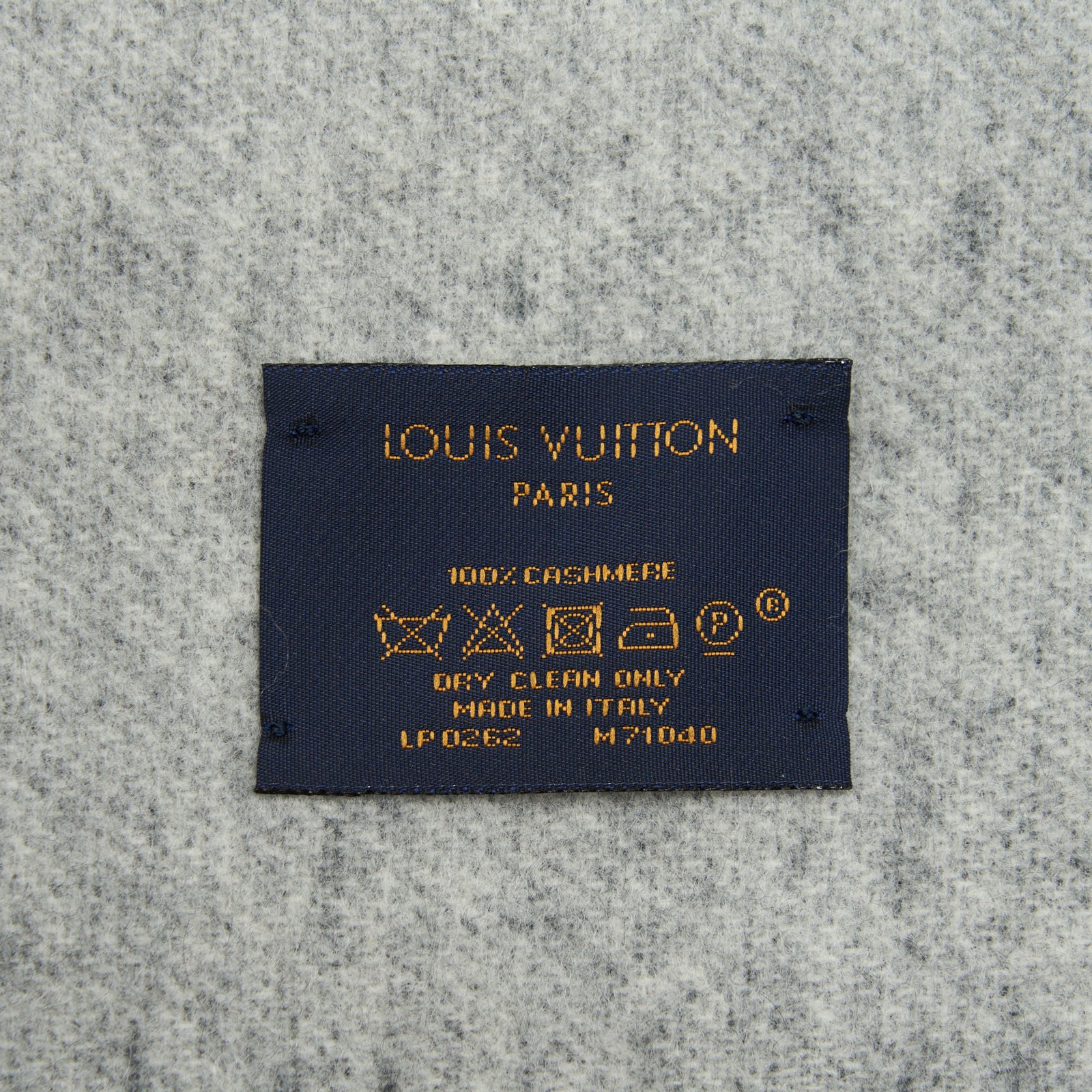 Scarf Louis Vuitton, M71040 » Onlineauctionmaster.com