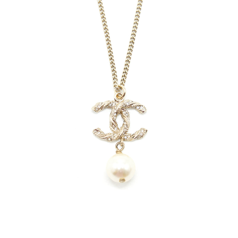 Chanel CC logo Necklace with Pearl