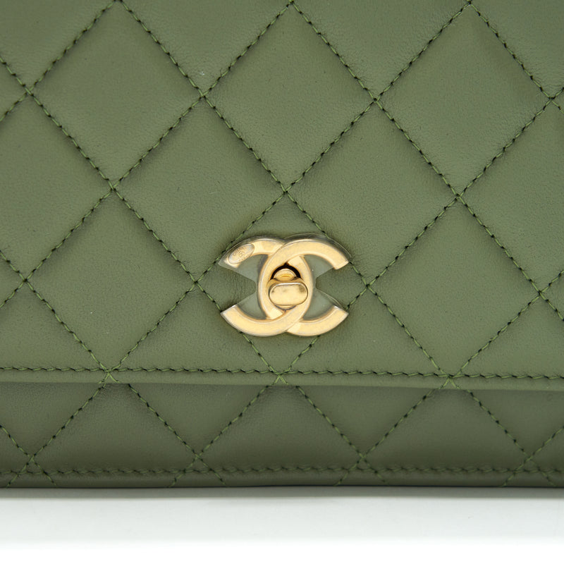 Chanel 21B Green GHW Pearl Crush Wallet On Chain