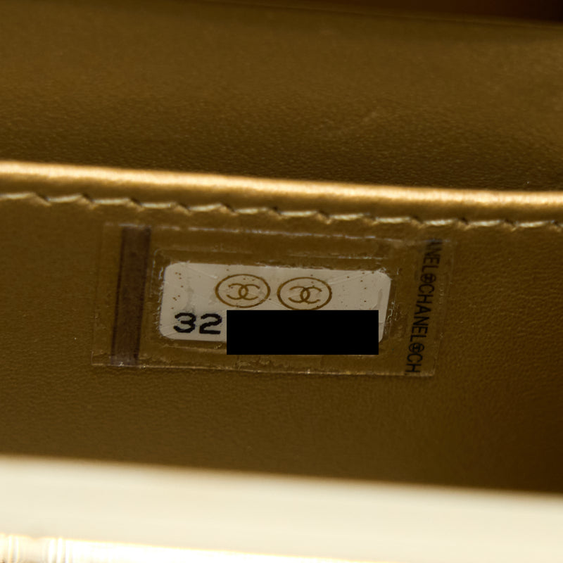 Chanel 22P Quilted Mini Box Vanity With Chain Lambskin White LGHW