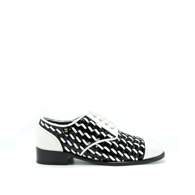 Chanel Size 39 Patent Black/White Loafer