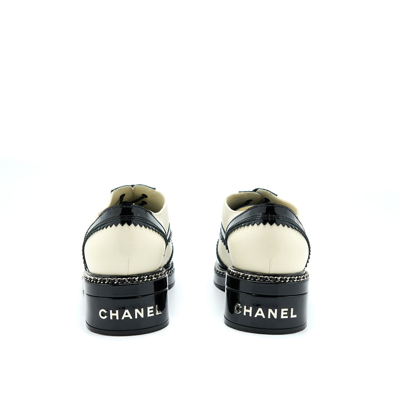 Chanel Size 38.5 Patent/Lambskin Black/White Loafer