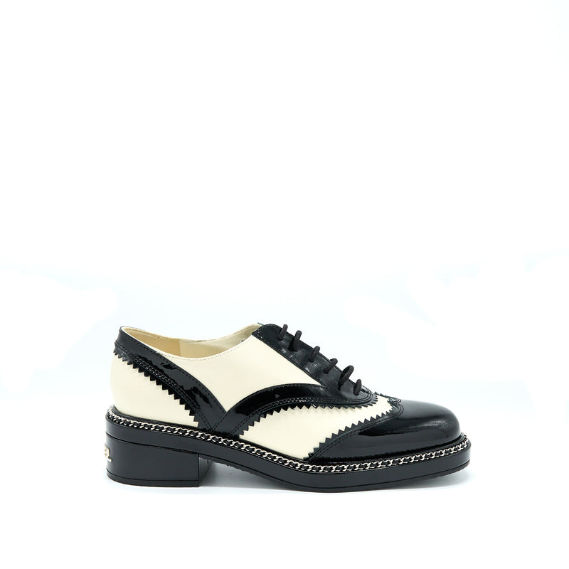 Chanel Size 38.5 Patent/Lambskin Black/White Loafer