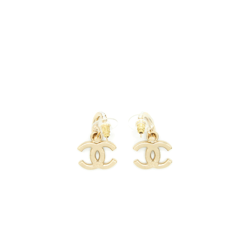 Chanel CC logo With Pearl Drop Earrings GHW