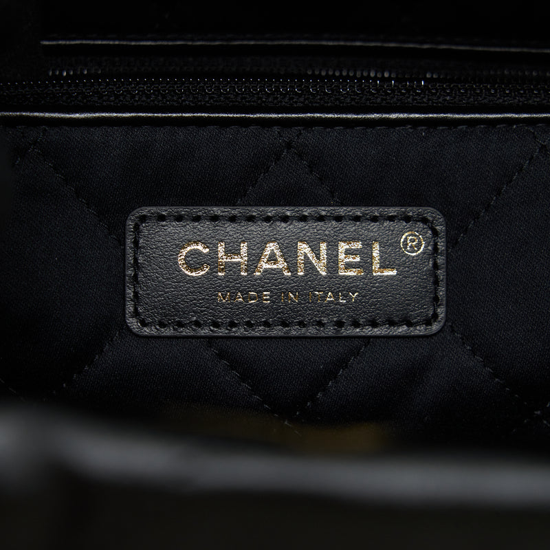 Chanel small 22 Bag black with GHW (microchip)