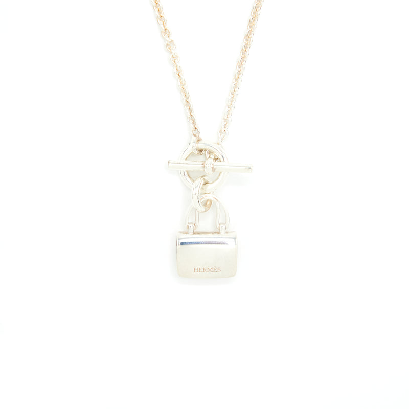 Hermes amulettes constance pendant sterling silver with toggle closure