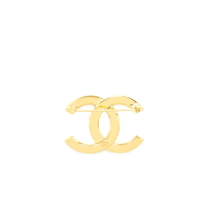 Chanel CC logo with letter brooch LGHW