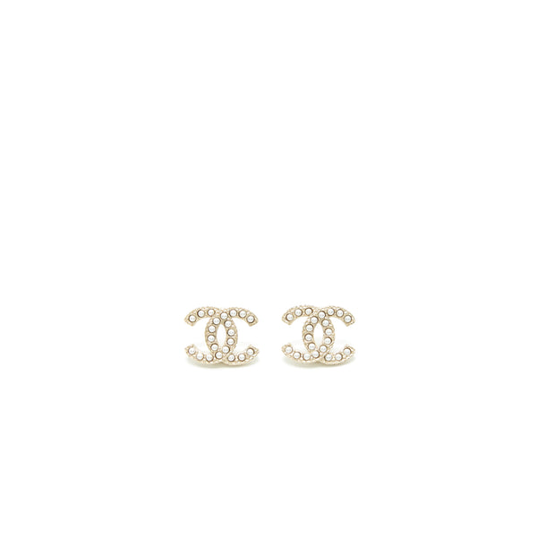 Chanel CC logo with mini pearl earrings LGHW