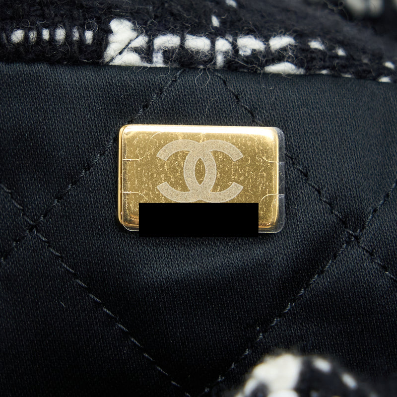 Chanel Medium 22 Bag Tweed Multicolour GHW(Microchip)
