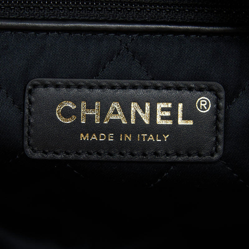 Chanel Medium 22 Bag Tweed Multicolour GHW(Microchip)