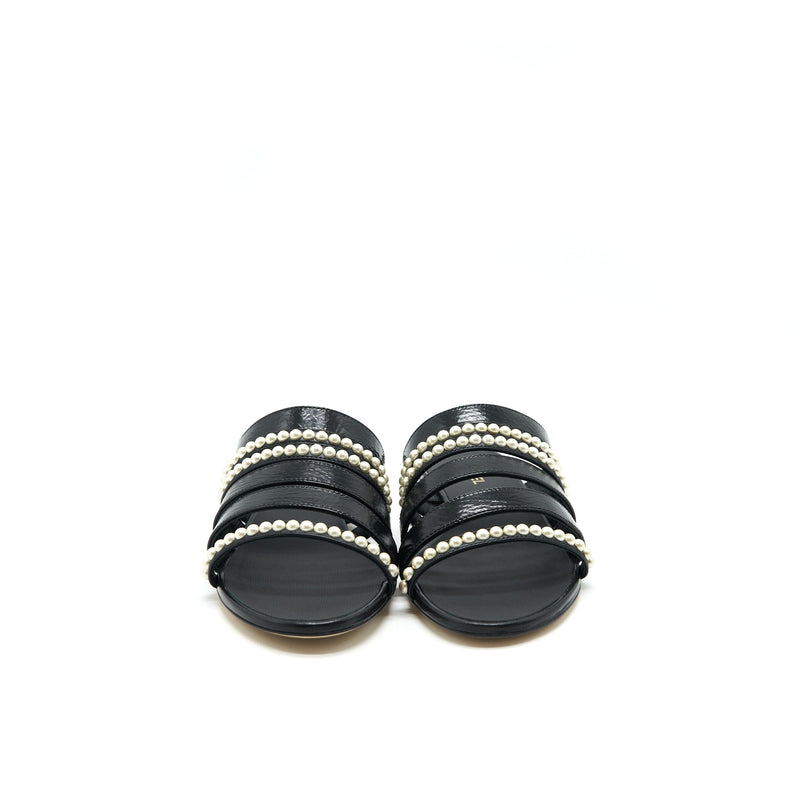 Chanel size37 Leather and pearl sandal black