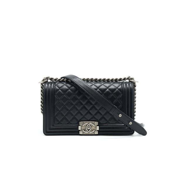 CHANEL MEDIUM BOY CHANEL HANDBAG CAVIAR BLACK SHW