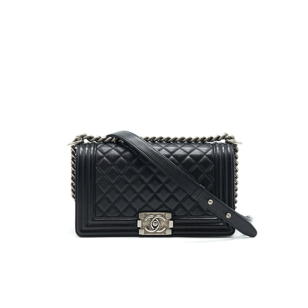 Chanel Medium boy Chanel Bag Caviar Black ruthenium hardware