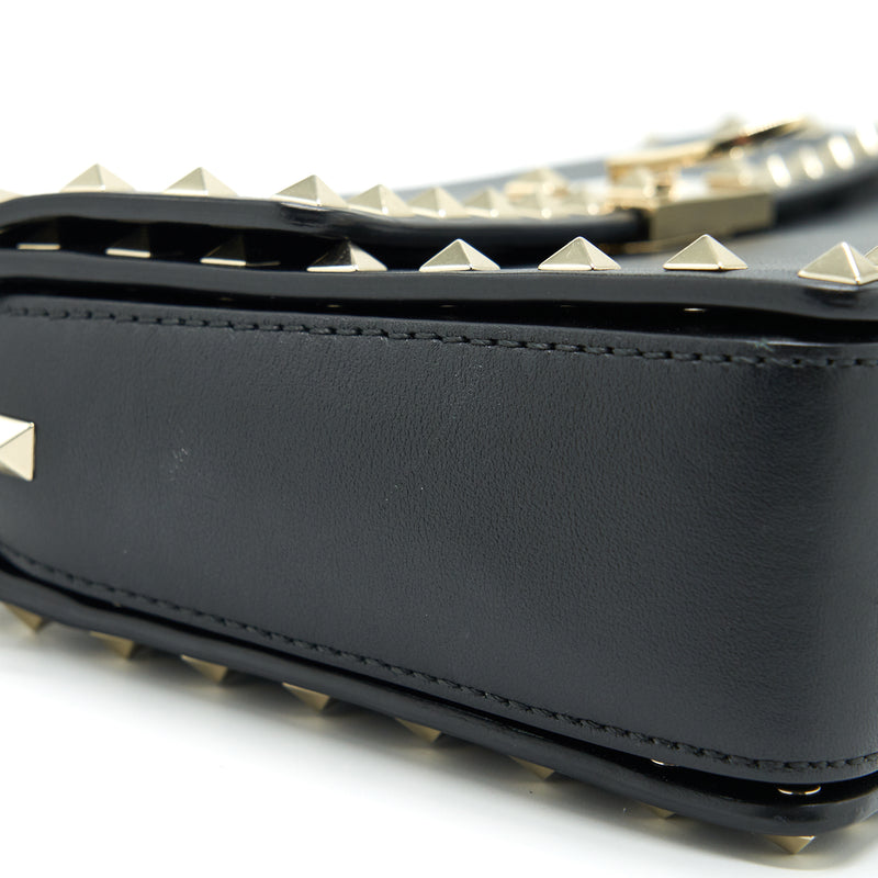 VALENTINO SMALL ROCKSTUD CROSSBODY BAG WITH CHAIN IN BLACK