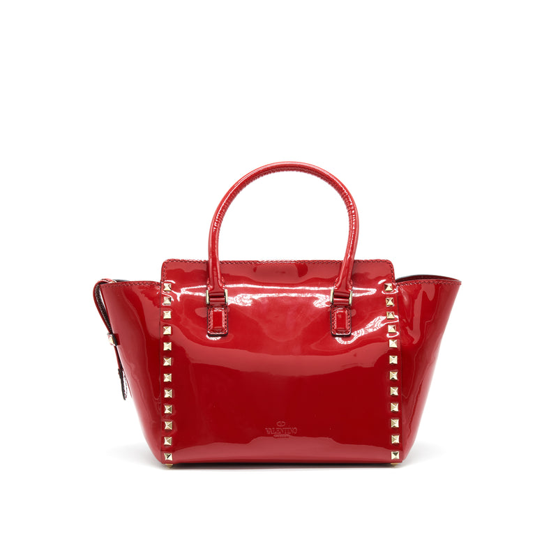 VALENTINO ROCKSTUD SMALL PAGOTA TOTE in patent Red