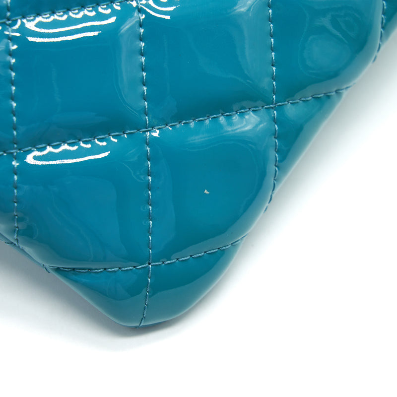 CHANEL QUILTED LEATHER CLUTCH BAG IN PATENT BLUE