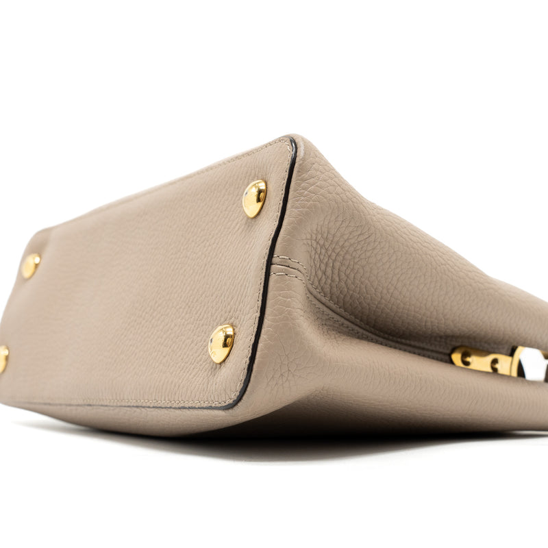 Louis Vuitton Capucines MM Taurillon Light Grey GHW