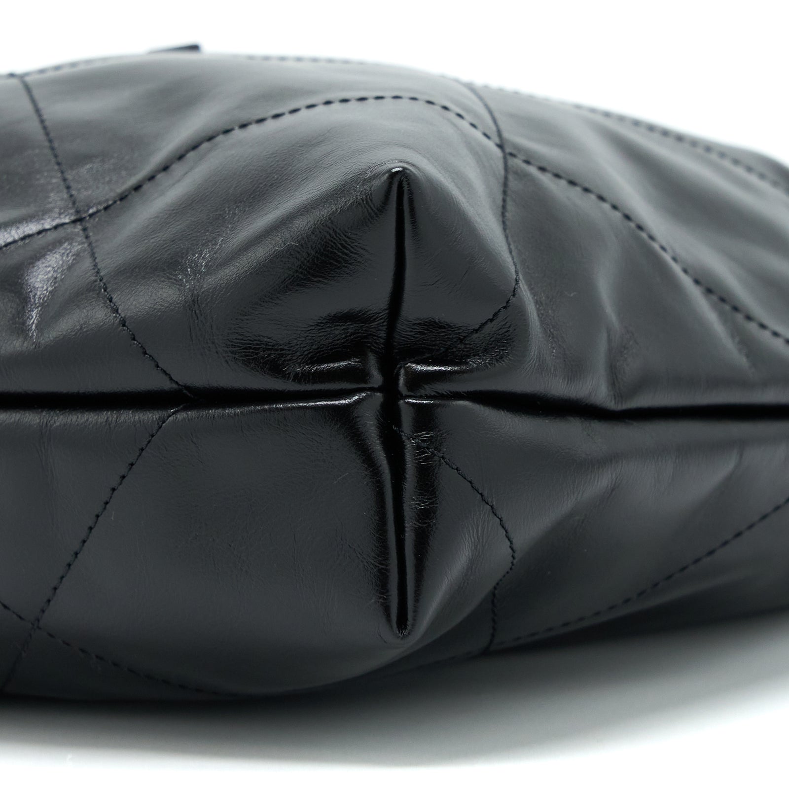 Chanel Medium 22 Bag Shiny Calfskin So Black with Black