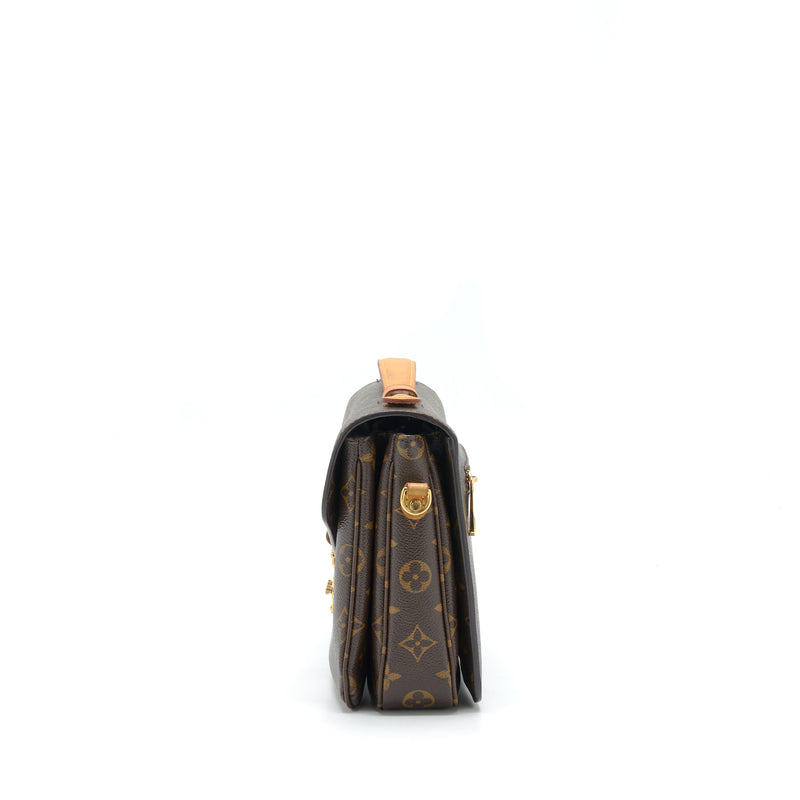 Louis Vuitton Pochette Métis Monogram Canvas Year 2015