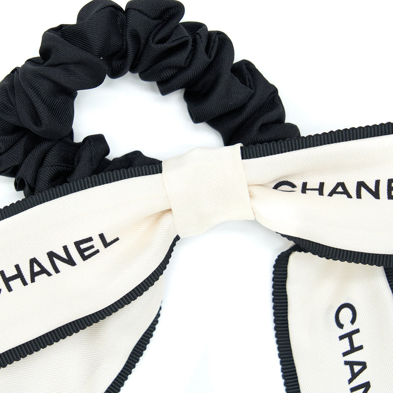 Chanel 22B Hair Tie Silk Twill Ecru/Black
