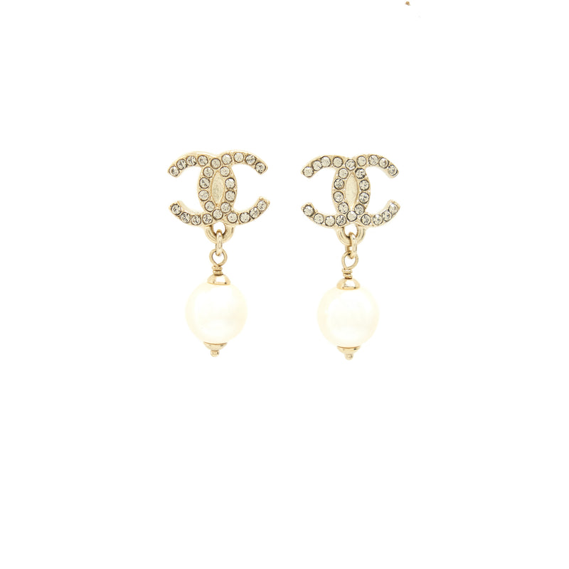 Chanel Silver-tone Cc Faux Pearl Drop Earrings in Metallic