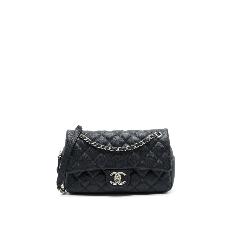 Chanel flap Bag with inner zipper caviar Black SHW