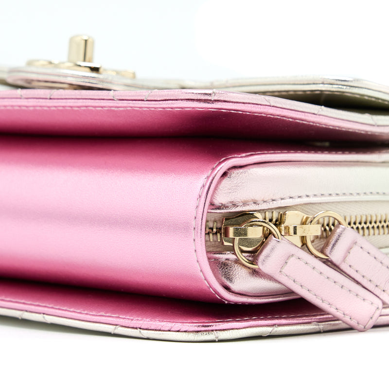 Chanel 21P Crossbody Flap Bag Lambskin Iridescent Pink LGHW(Microchip)