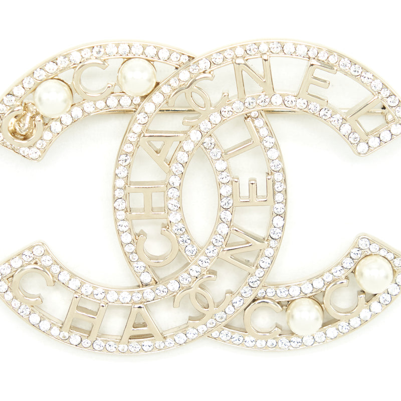 Chanel cc Logo Letter and Pearl Brooch LGHW