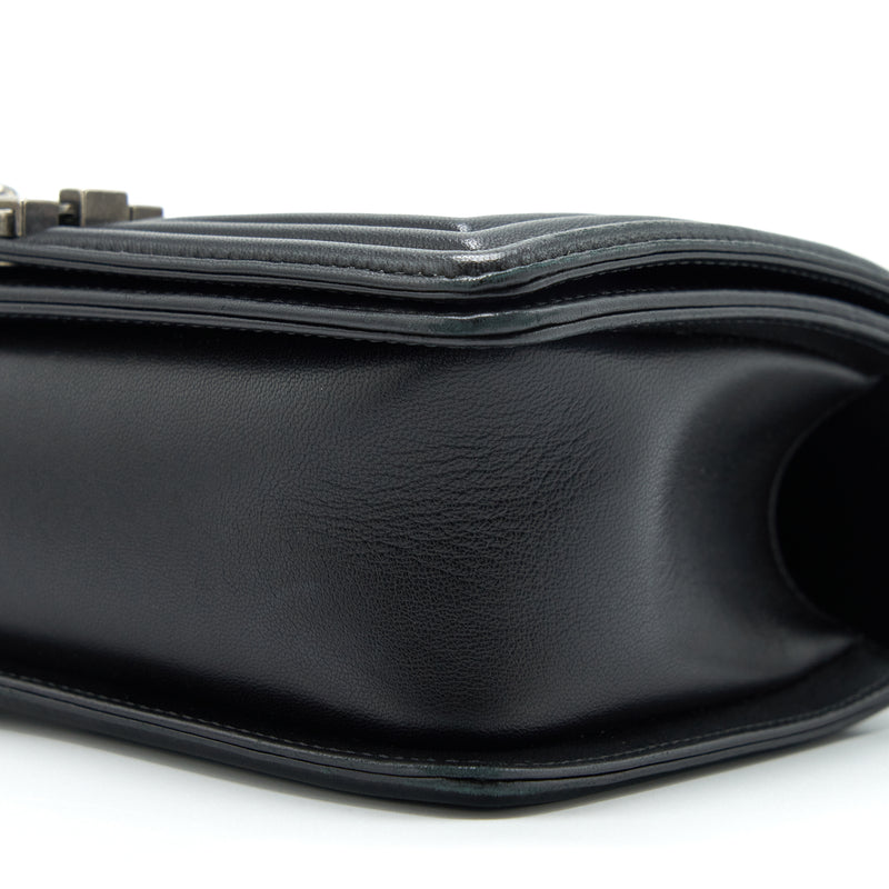 Chanel Medium Boy Bag Lambskin Black Ruthenium Sliver Hardware