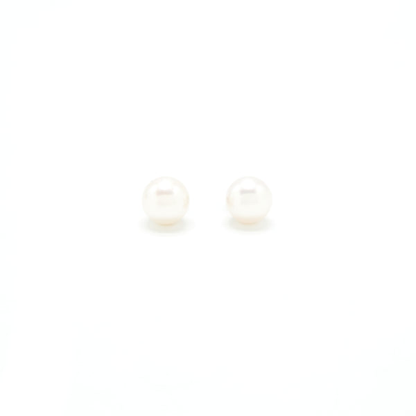 Tiffany Signature Pearls Earrings Akoya cultured pearls in 18k white gold.
