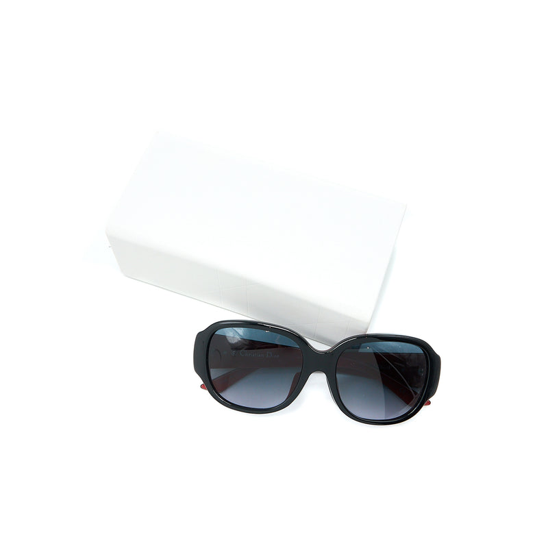 Dior Lady in Dior 2F Sunglasses Black/Red