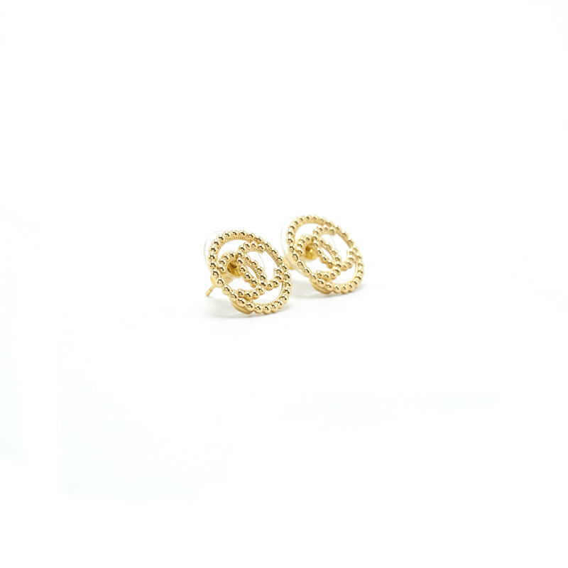 Chanel Round CC Gold tone earrings