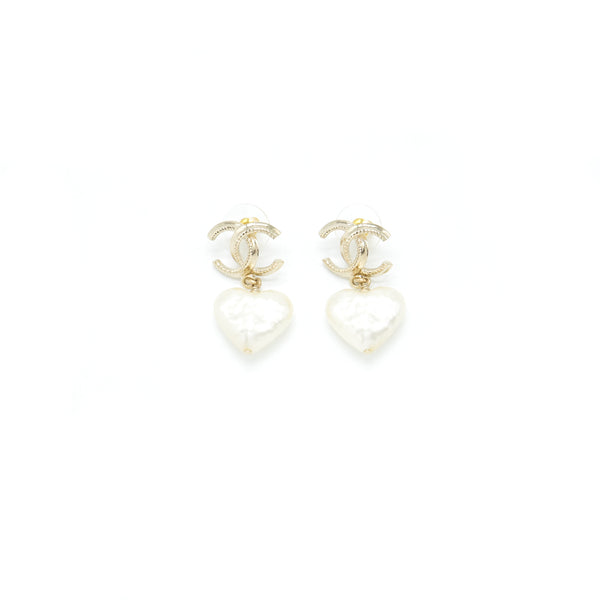 Chanel 22C CC Logo and Heart Drop earring