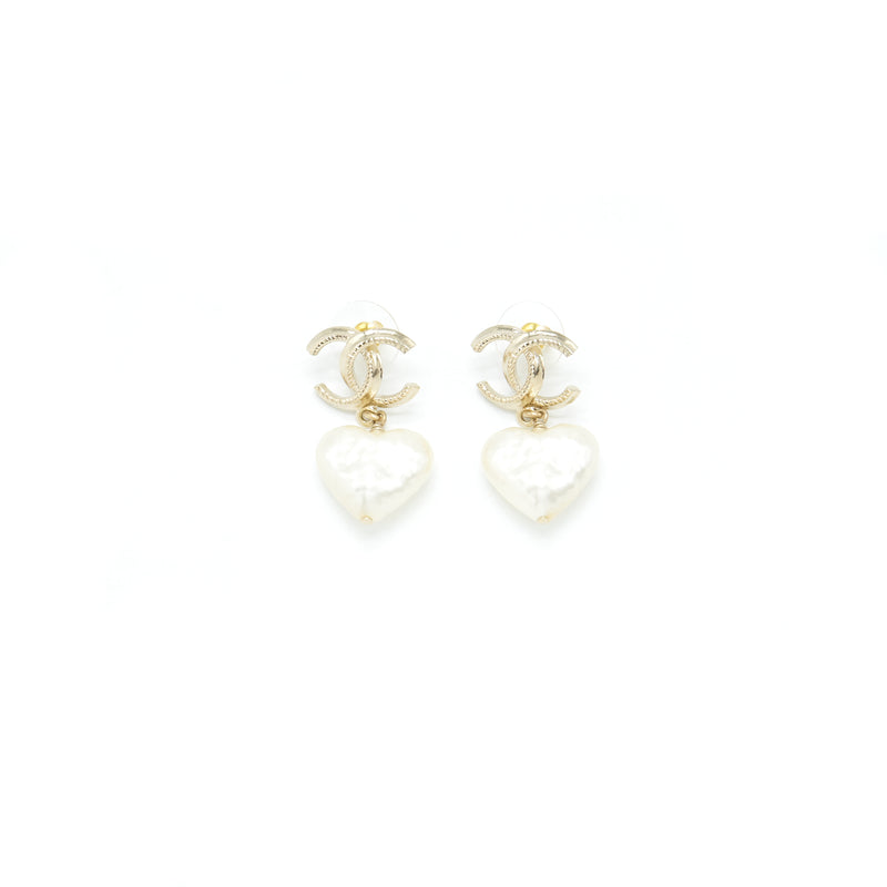 Chanel 22C CC Logo and Heart Drop earring